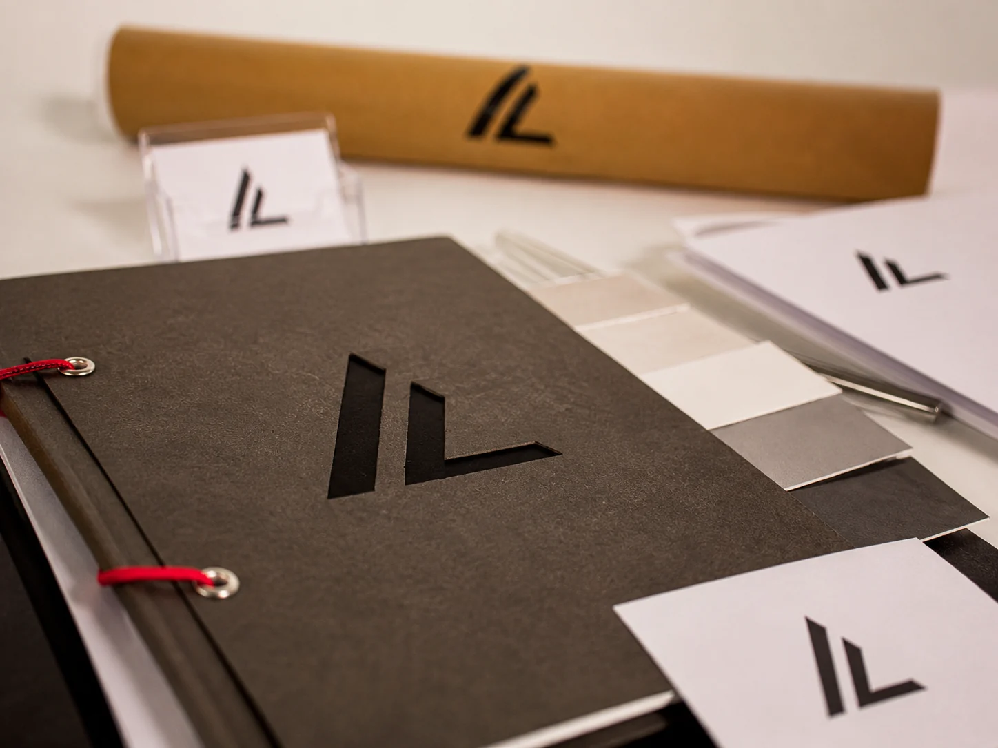 AL Logo – Material & Prägung